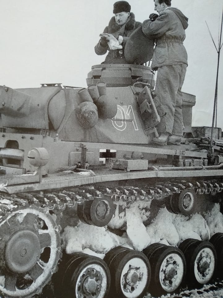 Pz.Bef.Wg. III Ausf.K (Fgst.Nr.70202) OST Pz.Gren.Div.GD Nr.01 {001}{a} Hyacinth Graf Strachwitz.jpg